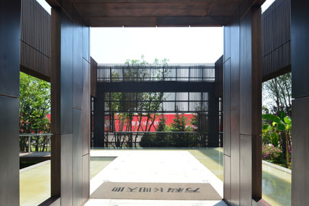 Beijing Changyang Vanke used 15000 square meters dassoXTR in siding and grating. Finished in 2014.
